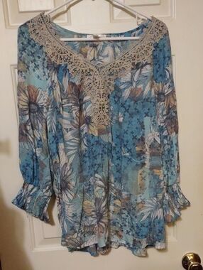 Spense Blue Floral Blouse with Lace Trim-Lightweight